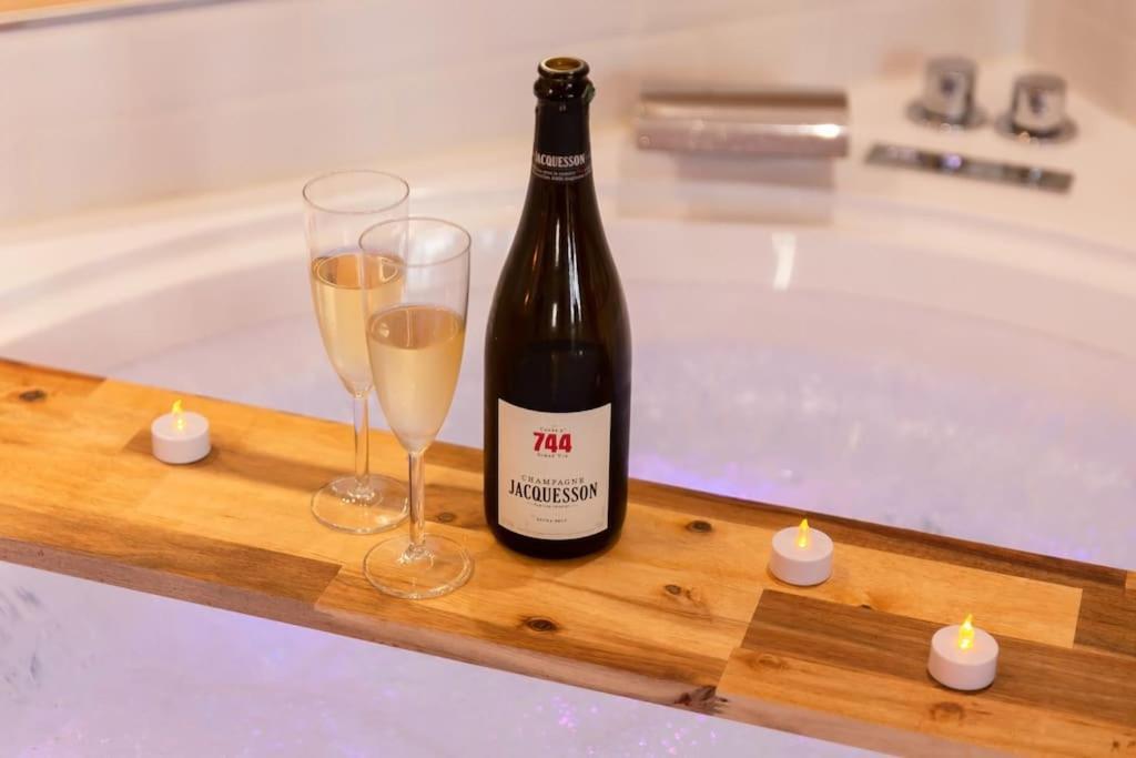 Suite Love Jacuzzi Montévrain Buitenkant foto