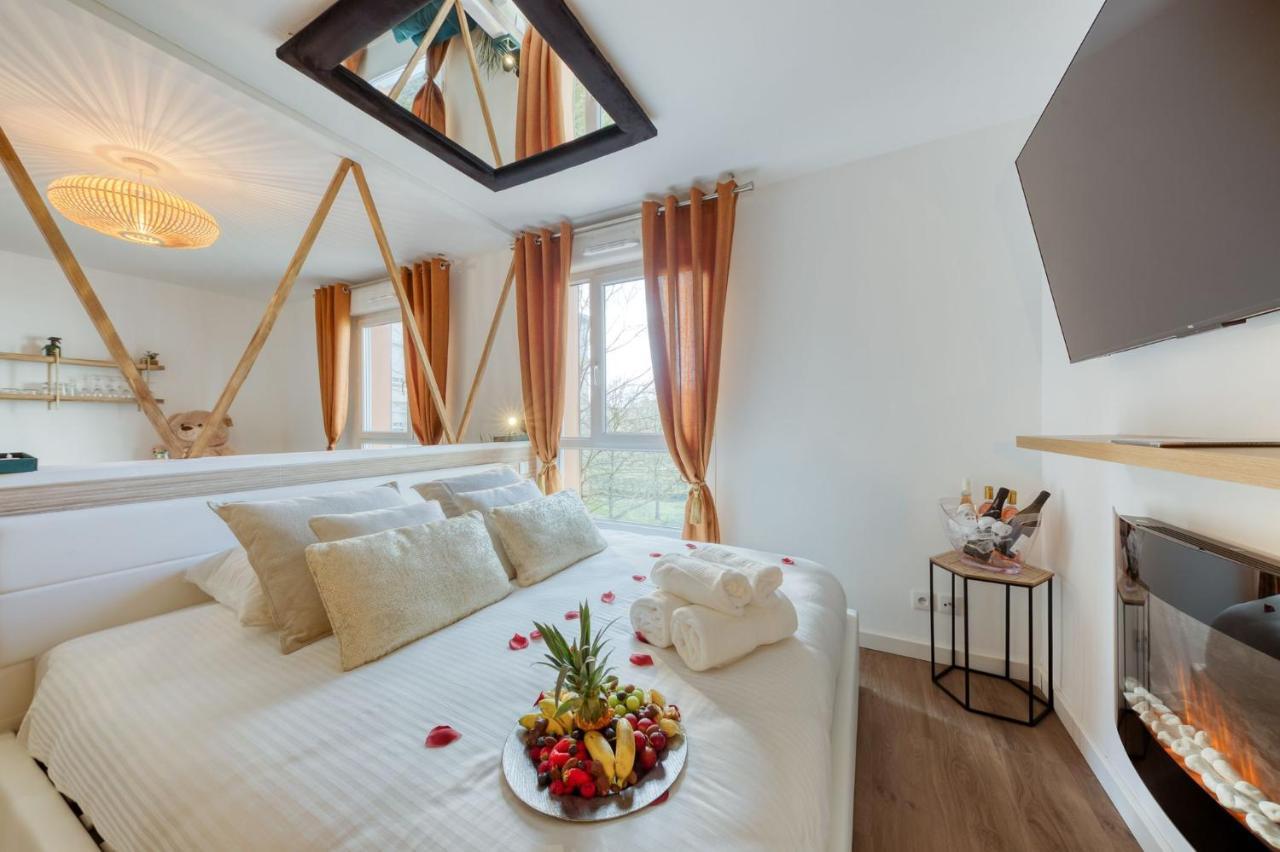 Suite Love Jacuzzi Montévrain Buitenkant foto